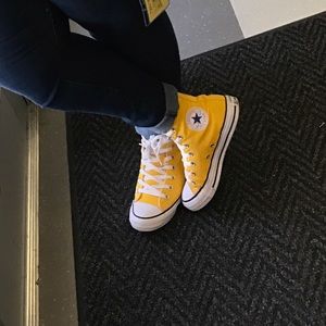 Yellow Hightop converse